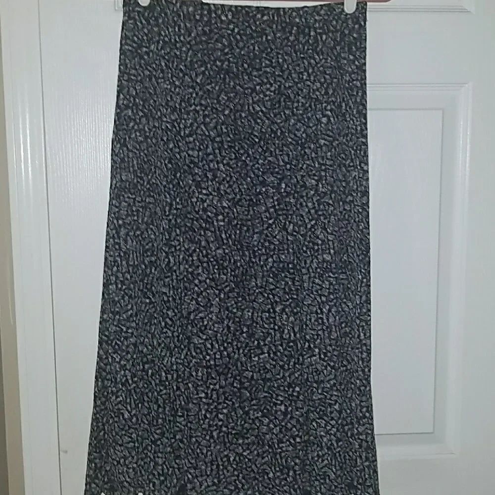 Notations printed elastic waist skirt. Sz M NWOT